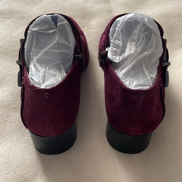 VINCE CAMUTO SUEDE SHOES - Picture 3 of 5